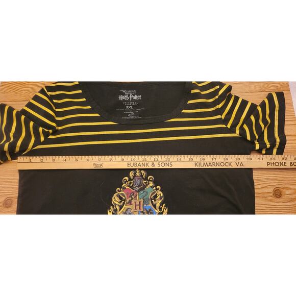 Harry Potter Hogwarts Crest Striped Round Neck Short Sleeve Tee in Black- 2XL - Picture 6 of 8